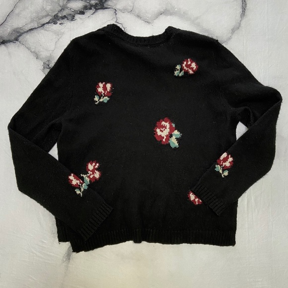 Rose Patterned Sweater - Picture 5 of 5